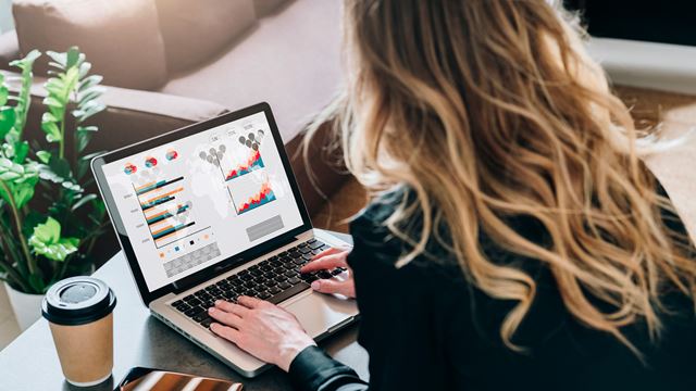 Aktiesparekonto dame foran