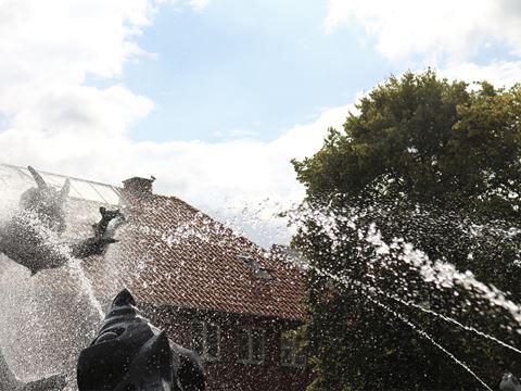 Vandkunst foran Vejen Kunstmuseum